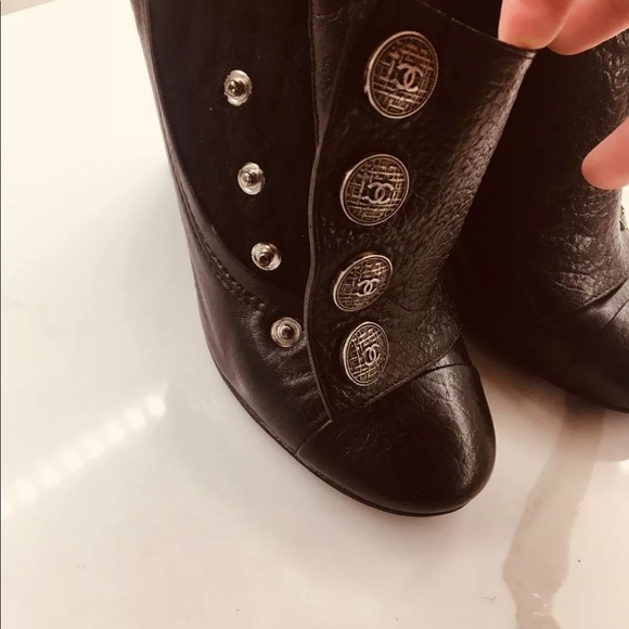 Chanel Pebbled Leather Ribbed Knit 'CC' Boots 39.5 - Picture 9 of 11